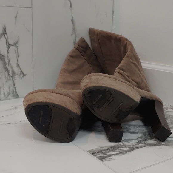 Zigisoho soft suede size 7 1/2 boots with 5 1/2 inch heel and 1 1/2 inchplatform - Picture 3 of 4